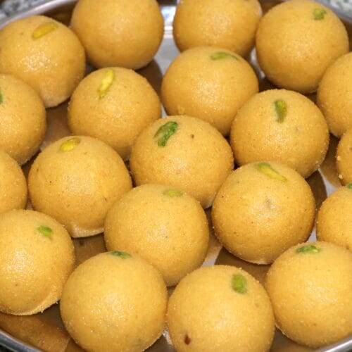 Rava besan laddu