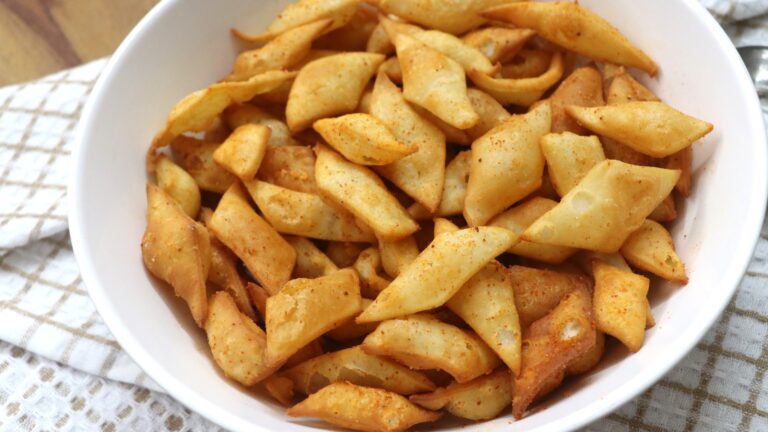 Cheesy Namak Pare | Tea time Snack
