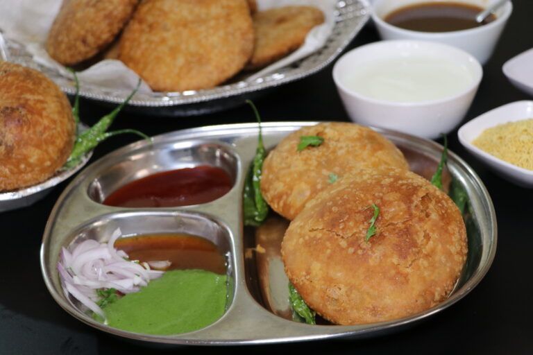 Pyaaz Kachoris